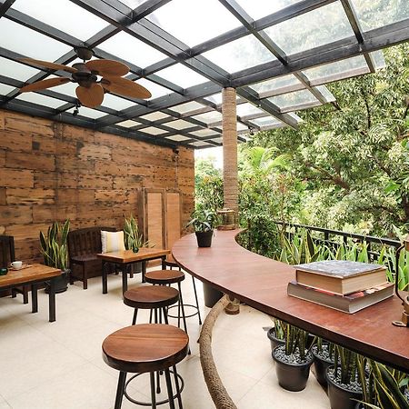 Treehouse Suites - Boutique Serviced Apartment Джакарта Екстериор снимка