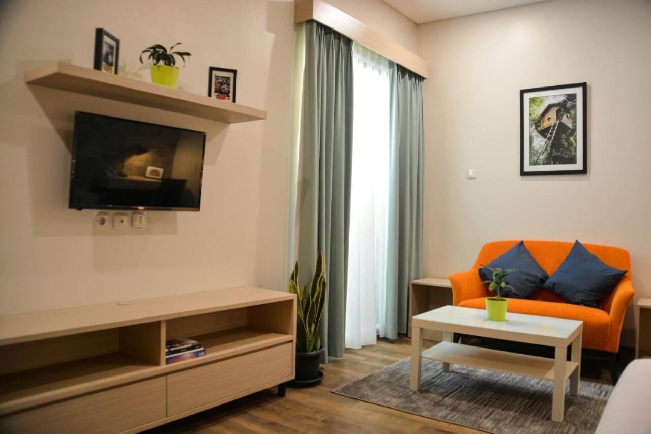 Treehouse Suites - Boutique Serviced Apartment Джакарта Екстериор снимка