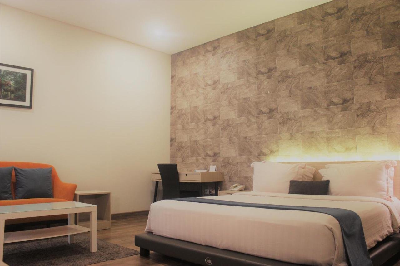 Treehouse Suites - Boutique Serviced Apartment Джакарта Екстериор снимка