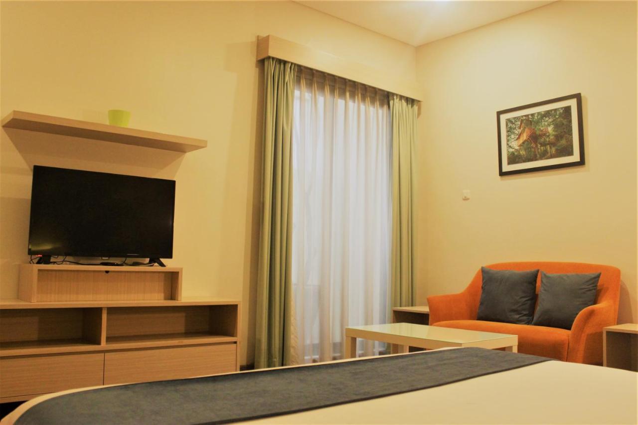 Treehouse Suites - Boutique Serviced Apartment Джакарта Екстериор снимка