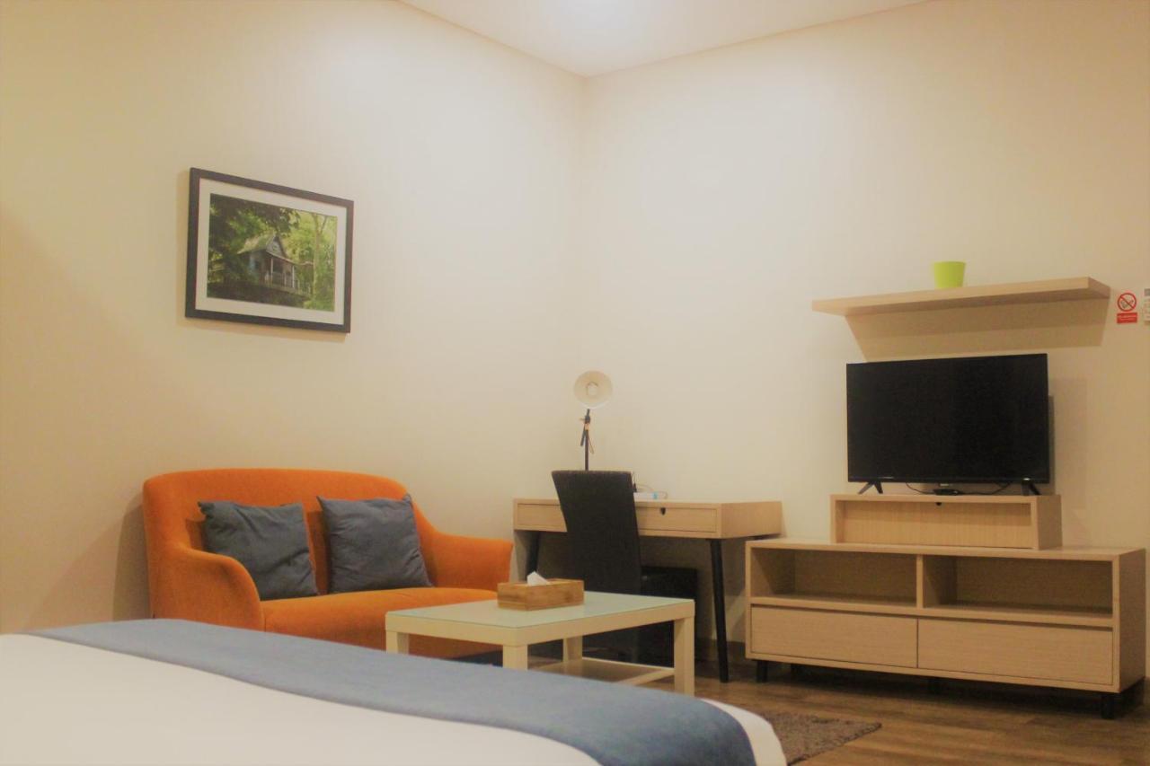 Treehouse Suites - Boutique Serviced Apartment Джакарта Екстериор снимка