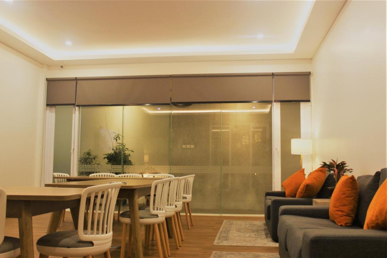 Treehouse Suites - Boutique Serviced Apartment Джакарта Екстериор снимка