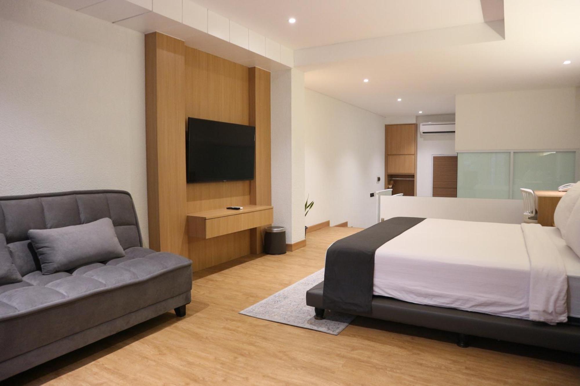 Treehouse Suites - Boutique Serviced Apartment Джакарта Екстериор снимка