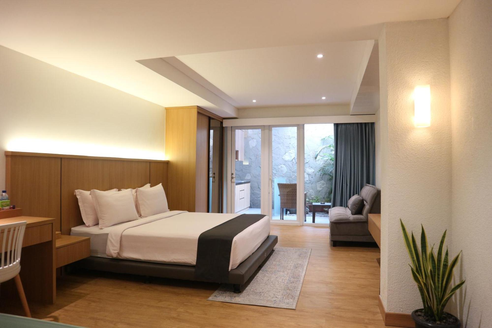 Treehouse Suites - Boutique Serviced Apartment Джакарта Екстериор снимка