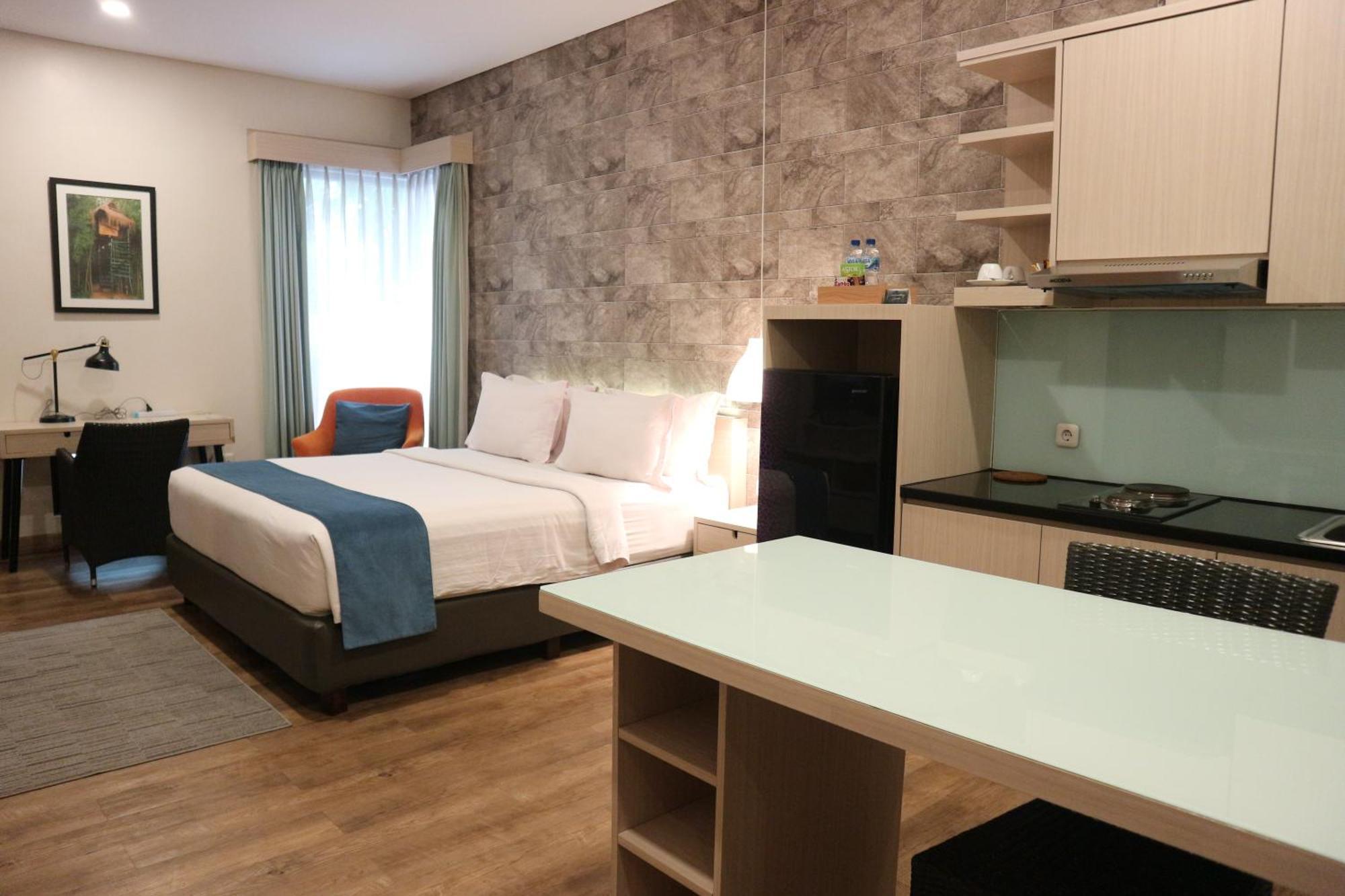 Treehouse Suites - Boutique Serviced Apartment Джакарта Екстериор снимка